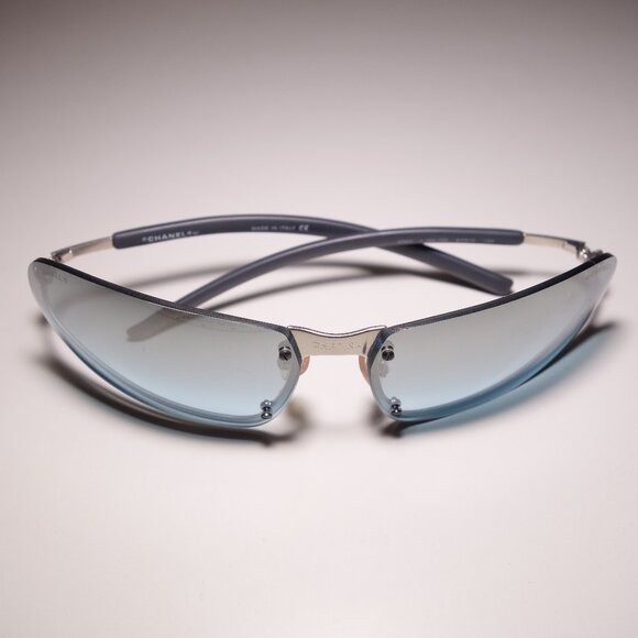 Vtg Chanel Blue Gradient Rimless Lens w/ Silver Metal & CC Logo Arm Sunglasses